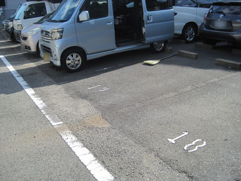 【狭い駐車場でもOK】兵庫県尼崎市付近で15台の駐車場ライン引き直し作業 | ラインリペア｜大阪で『車移動なし』で駐車場のライン引きをする業者
