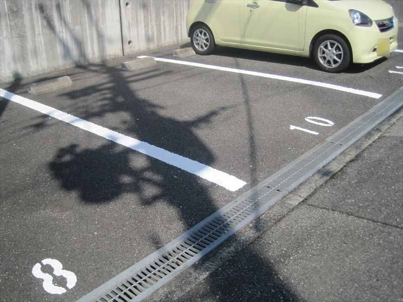 豊中市で約11台の駐車場の白線引き直し作業【車両移動不要！】
